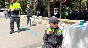 Bilecik'teki Trafik Haftası Etkinliğinde Minik Polis İlgi Odağı Oldu