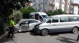 Manavgat'ta trafik kazası: 71 yaşındaki kadın yaralandı