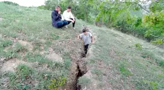 Tokat'ta depremin izleri: Köyde derin çatlaklar oluştu