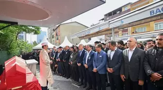 İstanbul Valisi Davut Gül, trafik kazasında hayatını kaybeden polis memurunun cenazesine katıldı