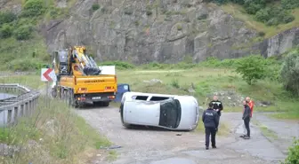 Karamürsel'de Otomobil Devrildi, Sürücü Yaralandı