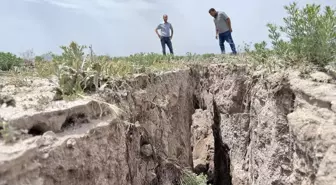 Konya'da kuraklık ve yer altı sularının çekilmesiyle yüzey yarıkları oluşuyor