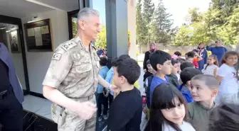 Gaziantep Gazi Mustafa Kemal İlkokulu öğrencileri İl Jandarma Komutanlığını ziyaret etti