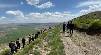 Şarkışla'da Lise Öğrencileri Bayrak Tepe'ye Tırmandı