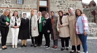 Erzurum Valisi Mustafa Çiftçi'nin Eşi Azime Çiftçi, Dünya Şampiyonu Melek Okuyucu Yörenç'i Kutladı