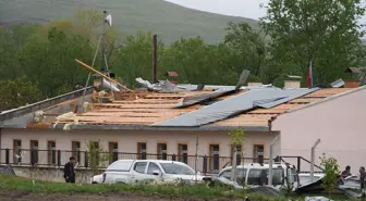 Erzurum'da Hortum Sonucu Evler ve Okul Hasar Gördü