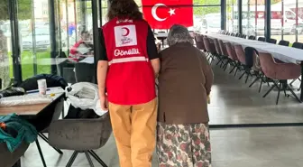 Türk Kızılay Bolu Şubesi Gönüllüleri Huzurevi Kadınlarının Anneler Günü'nü Kutladı