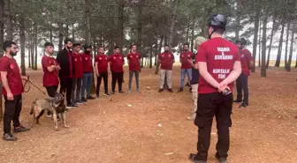 Adıyaman'da kurulan Asrın Felaketi Arama ve Kurtarma Derneği, yaşanabilecek olaylara karşı hazır kıta bekliyor