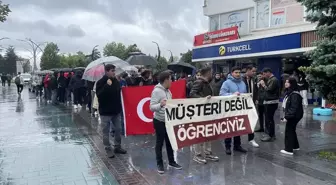 BAİBÜ Öğrencileri Toplu Taşıma Zammını Protesto Etti