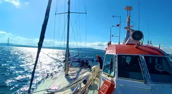 Çanakkale Boğazı'nda Makine Arızası Yapan Tekne Lapseki'ye Yanaştırıldı