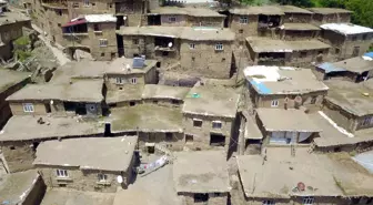 Bitlis'in Hizan ilçesindeki taş evler fotoğrafçılar ve gezginlerin ilgisini çekiyor