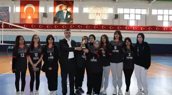 Yahyalı'da Liseler Arası Kızlar Voleybol Turnuvası Düzenlendi