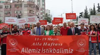 Adana ve Mersin'de Aile Haftası etkinlikleri kapsamında yürüyüş düzenlendi