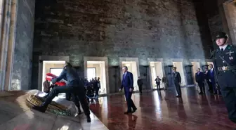 Gençlik ve Spor Bakanı Osman Aşkın Bak, Anıtkabir'i ziyaret etti