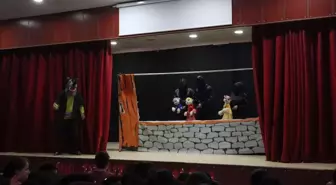 Iğdır'da Nahçıvan Devlet Tiyatrosu Unutulmuş Masalları Sahneledi
