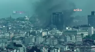 İstiklal Caddesi'nde Mağaza Çatısında Yangın Çıktı