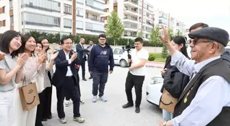 Kore Savaşı'na katılan Konyalı gaziye Korelilerden saygı gösterisi: Önünde eğildiler