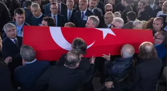 Tiyatro ve sinemanın usta ismi Ayten Gökçer son yolculuğuna uğurlandı