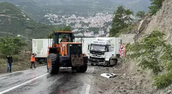 Artvin-Ardahan kara yolunda tır kazası: Ulaşım yeniden sağlandı