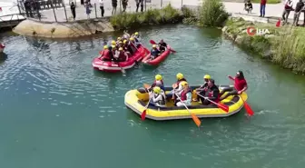 Engelli bireylere yönelik paraşüt ve rafting etkinliği renkli görüntüler oluşturdu