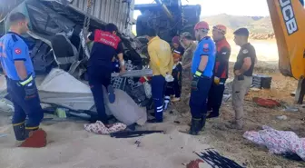 Gaziantep-Şanlıurfa Otoyolu'nda feci kaza: 2 kişi hayatını kaybetti