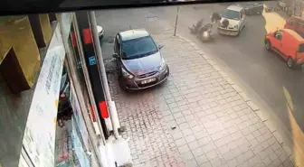 Tekirdağ Çorlu'da otomobil ile motosikletin kafa kafaya çarpıştığı kaza anı kamerada