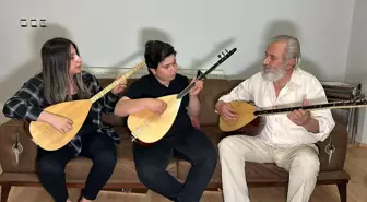 Van'ın Erciş ilçesinde bağlama çalıp şiir yazan babalarından etkilenen kardeşler müziğe ilgi duyuyor