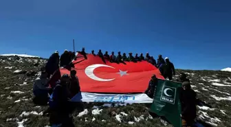 Erzurum'da Dağcılar 19 Mayıs Gençlik ve Spor Bayramı İçin Palandöken'e Tırmandı