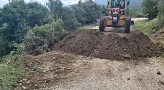 Sivas'ın Akıncılar ilçesinde heyelan nedeniyle köy grup yolu onarıldı