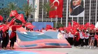 İzmir'de 19 Mayıs Atatürk'ü Anma Gençlik ve Spor Bayramı Kutlamaları