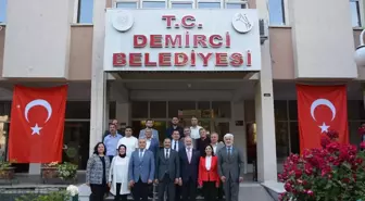 AK Parti Grup Başkanvekili Bahadır Yenişehirlioğlu, Demirci Belediye Başkanı Erkan Kara'yı ziyaret etti