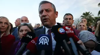 CHP Genel Başkanı Özgür Özel, 19 Mayıs'ta Kurtuluş Yürüyüşü'ne Katıldı