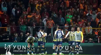 Fenerbahçe Galatasaray'ı mağlup ederek şampiyonluk şansını son haftaya taşıdı