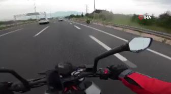 Motosikletler Otoyolda Çarpıştı: Sürücüler Metrelerce Sürüklendi