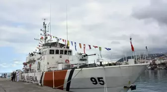 Trabzon'da Sahil Güvenlik Botu Vatandaşların Ziyaretine Açıldı