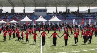 Van'da 19 Mayıs Atatürk'ü Anma, Gençlik ve Spor Bayramı Coşkuyla Kutlandı