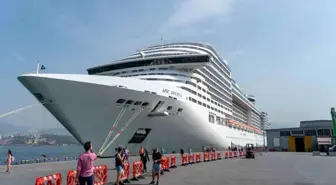 MSC Divina İzmir Limanı'na demirledi