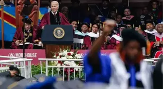 Joe Biden Morehouse College'da mezuniyet konuşması yaptığı sırada öğrenciler kendisine sırtını dönerek protesto etti