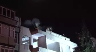 Kadıköy'de boşaltılan binanın çatısında yangın çıktı