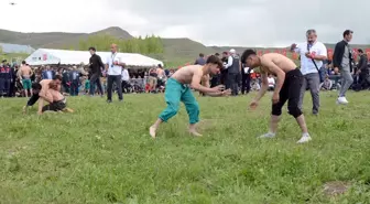 Kars'ta Geleneksel Karakucak Güreş Şenlikleri Düzenlendi