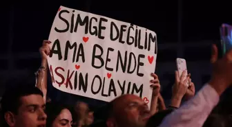 Simge, Aydın'da 19 Mayıs kutlamalarında sahne aldı