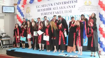 Selçuk Üniversitesi Beyşehir Ali Akkanat Turizm Fakültesi'nde Mezuniyet Heyecanı