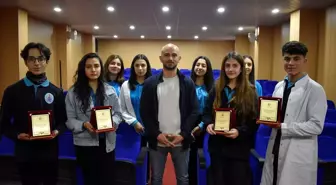 Bitlis Ziya Eren Güzel Sanatlar Lisesi Tiyatro Grubu Türkiye Birincisi Oldu