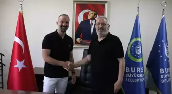 Bursa Büyükşehir Belediyespor, Cemal Bora Şensoy ile yeni sözleşme imzaladı