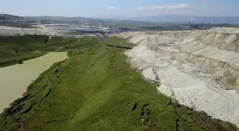 Kütahya'da Linyit İşletmesinde Heyelan: Gölet Taştı, Arazi ve Yol Sular Altında Kaldı