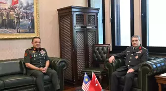 Kara Kuvvetleri Komutanı Orgeneral Bayraktaroğlu, Malezya Kara Kuvvetleri Komutanı ile bir araya geldi