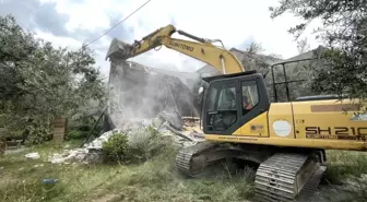 Çanakkale Ayvacık'ta Kaçak Yapıların Yıkım Çalışmaları Devam Ediyor