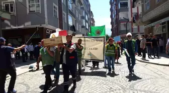 Rize'de Çay Üreticileri Tabuta Doldurdukları Çayı Taşıyarak Eylem Yaptı