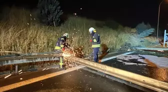 Çayırova'da devrilen tırın sürücüsü yaralandı