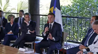 Macron, Yeni Kaledonya'da oy kullanma sistemini değiştiren yasanın erteleneceğini söyledi